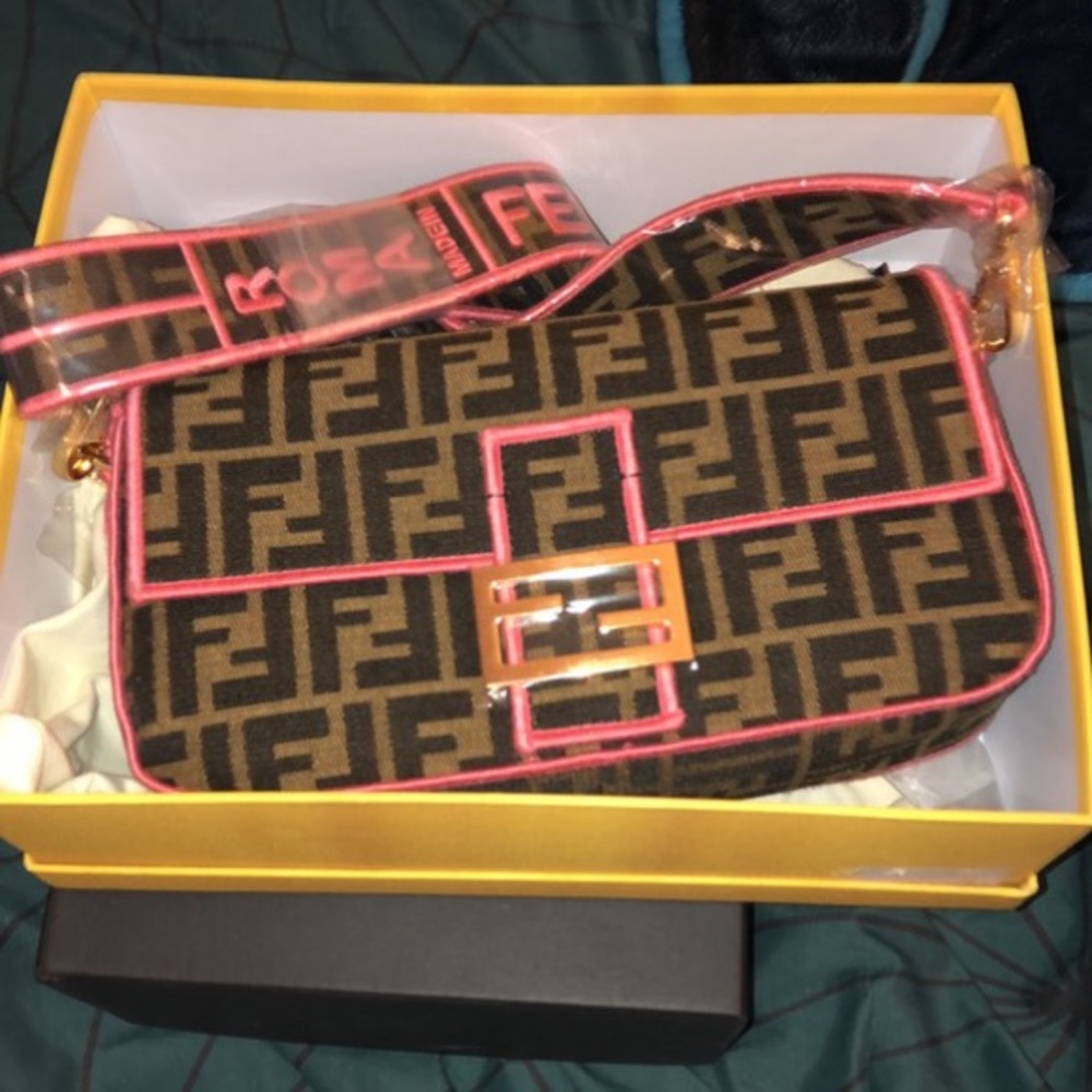 900$